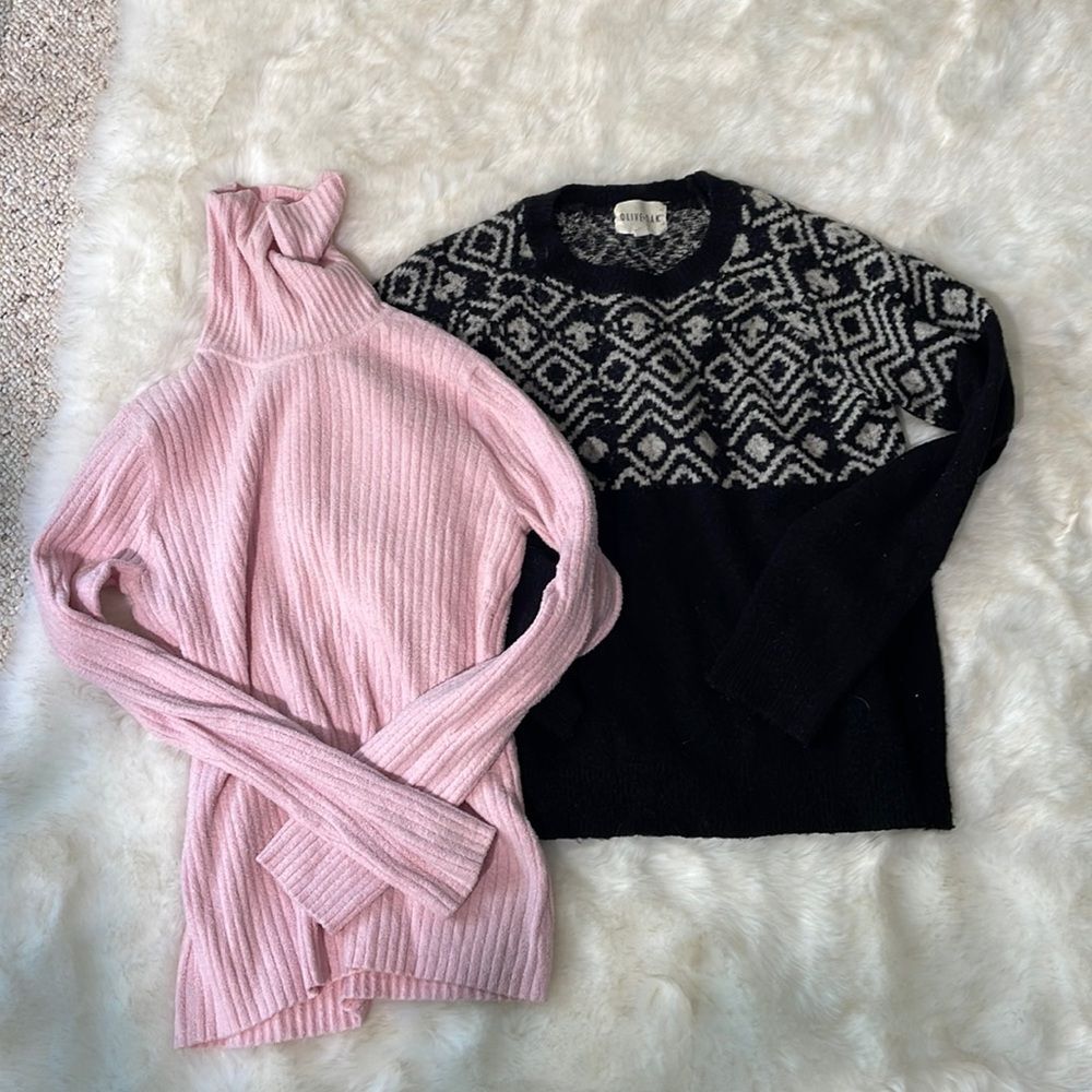 Sweater bundle lot of 2 size small pink white black turtleneck size small